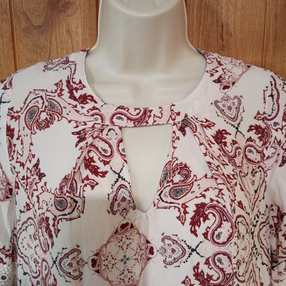 Hint of‎ Mint Red and White Patterned Mini Dress - Picture 2 of 6